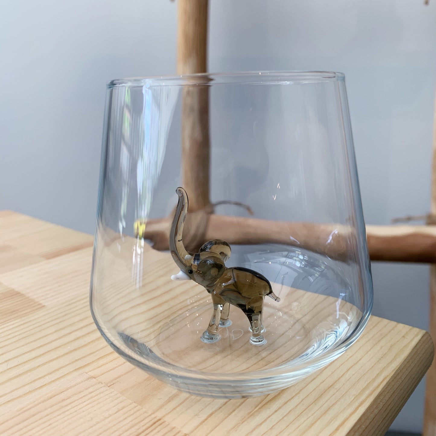Grauer Elefant Glas
